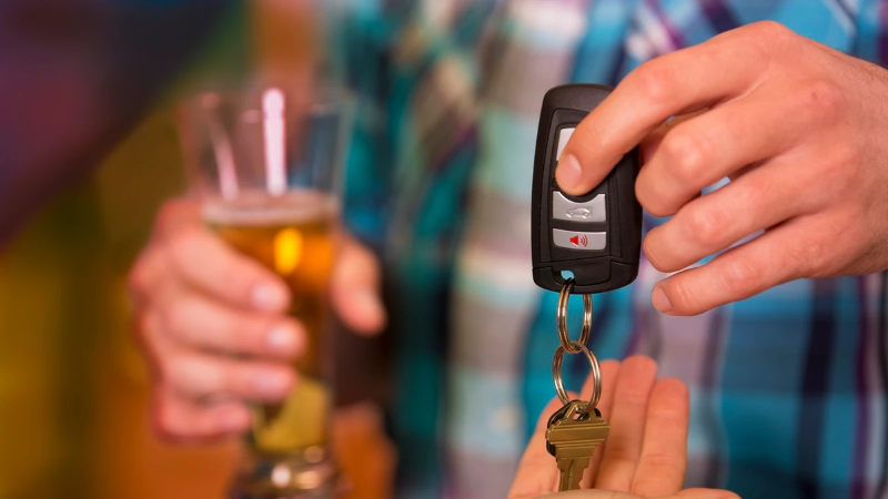 Lái xe hộ khách khi đã sử dụng rượu bia tại Rạch Giá