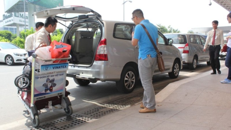 Dịch vụ tài xế riêng để đưa đón sân bay Vinh 24/7 từ Việt Driver