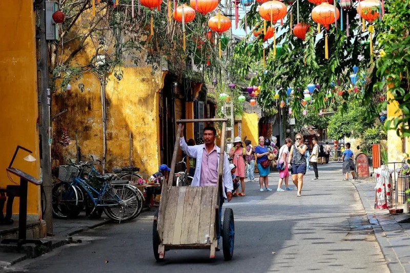 Tài xế của Việt Driver am hiểu tuyến đường tại Hội An để phục vụ khách du lich Tài xế của Việt Driver am hiểu tuyến đường tại Hội An để phục vụ khách du lich